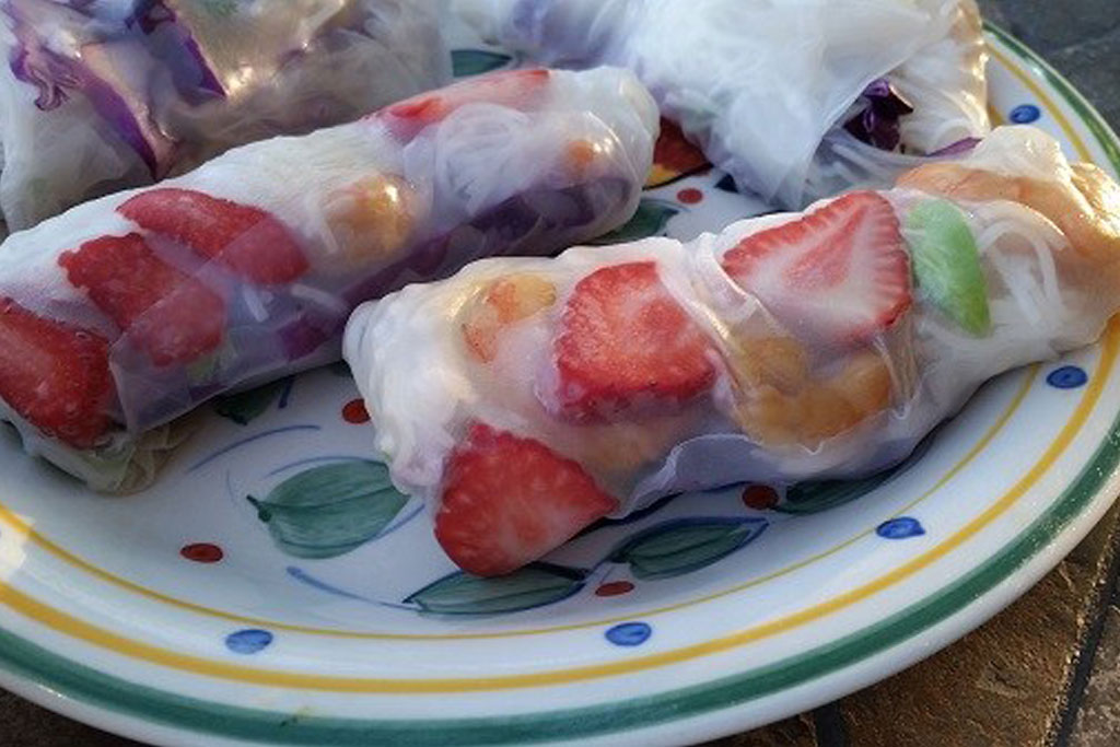 Strawberry-Spring-Rolls.jpg